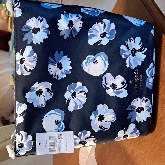 🗽FLASH SALE Kate spade regal floral print duffle crssbdy, blue multi